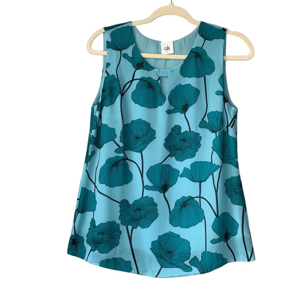 CAbi #3268 Blue Poppy floral keyhole sleeveless tank top blouse. Size S